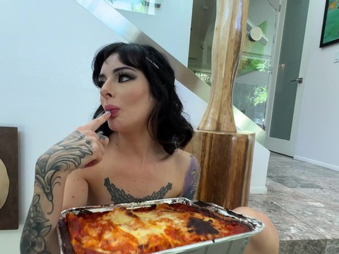 KiloVideos presents: Delivering pleasure: lysagna delray's perfect porndudecasting exchange - we all get a taste!